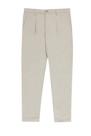 Pantalone chino in cotone con una pence sabbia
