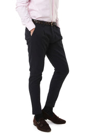 Pantalone chino in cotone con una pence blu