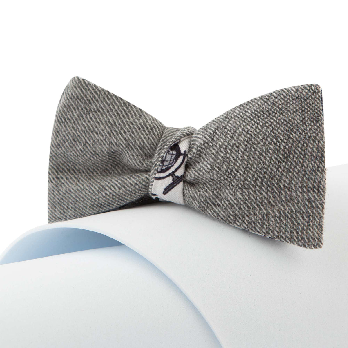 Papillon Da Annodare Double Face in Seta e Lino Grigio con Design Illogico