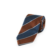 Cravatta regimental blu e marrone con righe bianche, arrotolata
