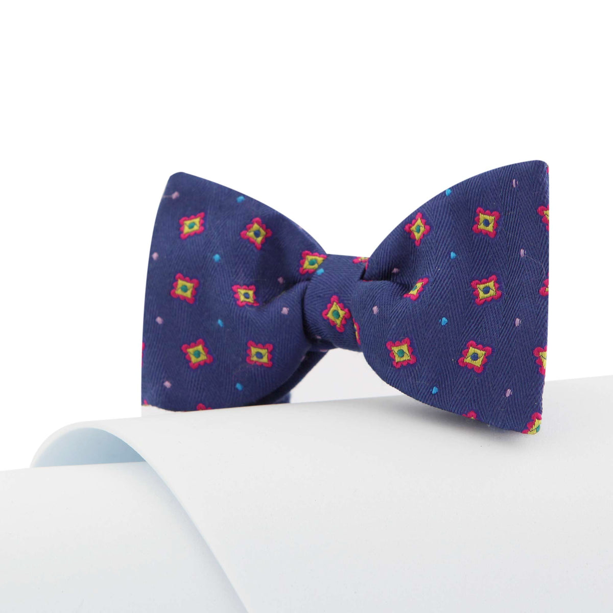 Papillon Da Annodare Blu in Pura Seta con Fantasie Geometriche