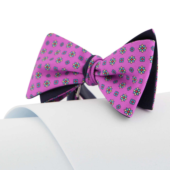 Papillon da annodare in Pura Seta viola con fantasia floreale