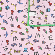 Dettaglio Fazzoletto da Taschino Rosa con bordo Verde in Seta Pattern Illogico