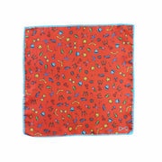 Fazzoletto da Taschino in Seta Rossa con bordo blu Pattern Illogico aperto