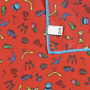 dettaglio Fazzoletto da Taschino in Seta Rossa con bordo blu Pattern Illogico