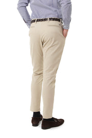 Pantalone chino in cotone con una pence sabbia