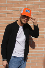 Cappello arancio con visiera