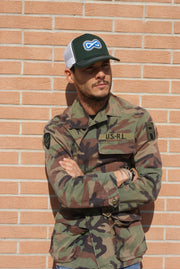 Cappello verde con visiera