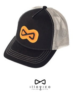 Cappello nero con visiera