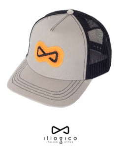 Cappello grigio con visiera