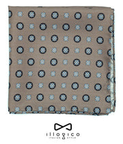 Fazzoletto da Taschino In Seta marrone con fantasia geometrica piegato