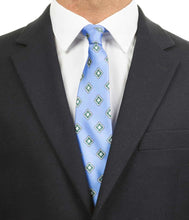 Carica l&#39;immagine nel visualizzatore di Gallery, Cravatta In Seta Celeste Con Rombi Blu
