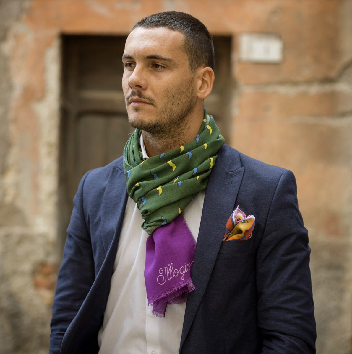 Sciarpa Verde e Viola e Pochette Con Design Multiplo